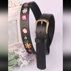 Floral Embroidered Black Buckle Belt